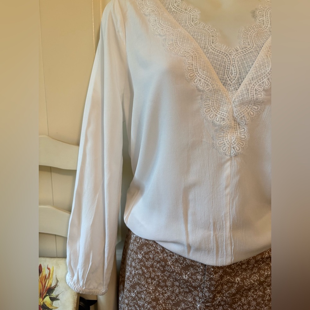 White Lace Blouse, by Express, size S/P - Picture 1 of 9